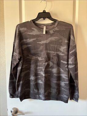 Athleta Gray Camo Long-Sleeve Crewneck Shirt